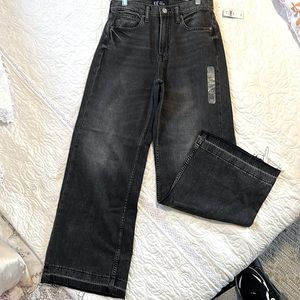 High Rise wide Leg Jeans NWT!